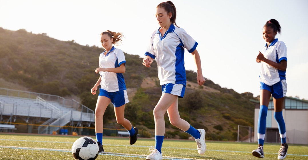 弗拉格砍下35分8篮板，莱昂纳德贡献30分，独行侠客场险胜快船